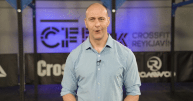 Sean Woodland volta para a equipe de transmissão