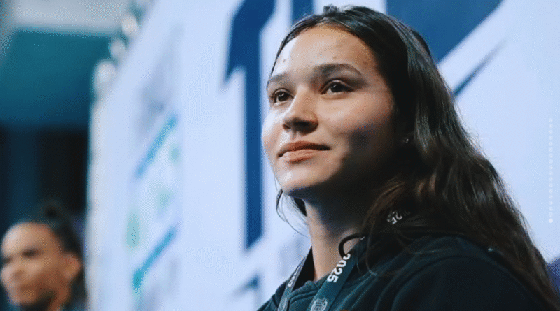Lívia Santana em times no French Throwdown